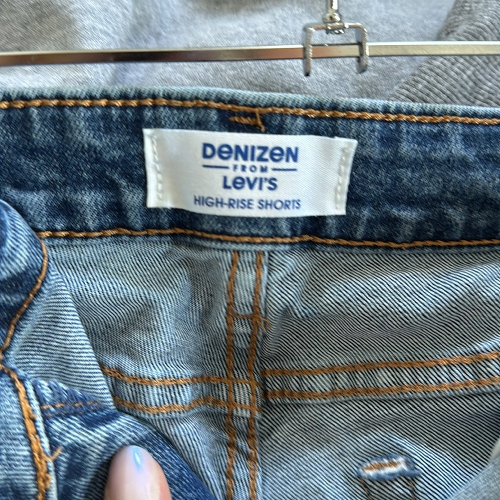 Levi’s High Rise Jean Shorts - Picture 3 of 3
